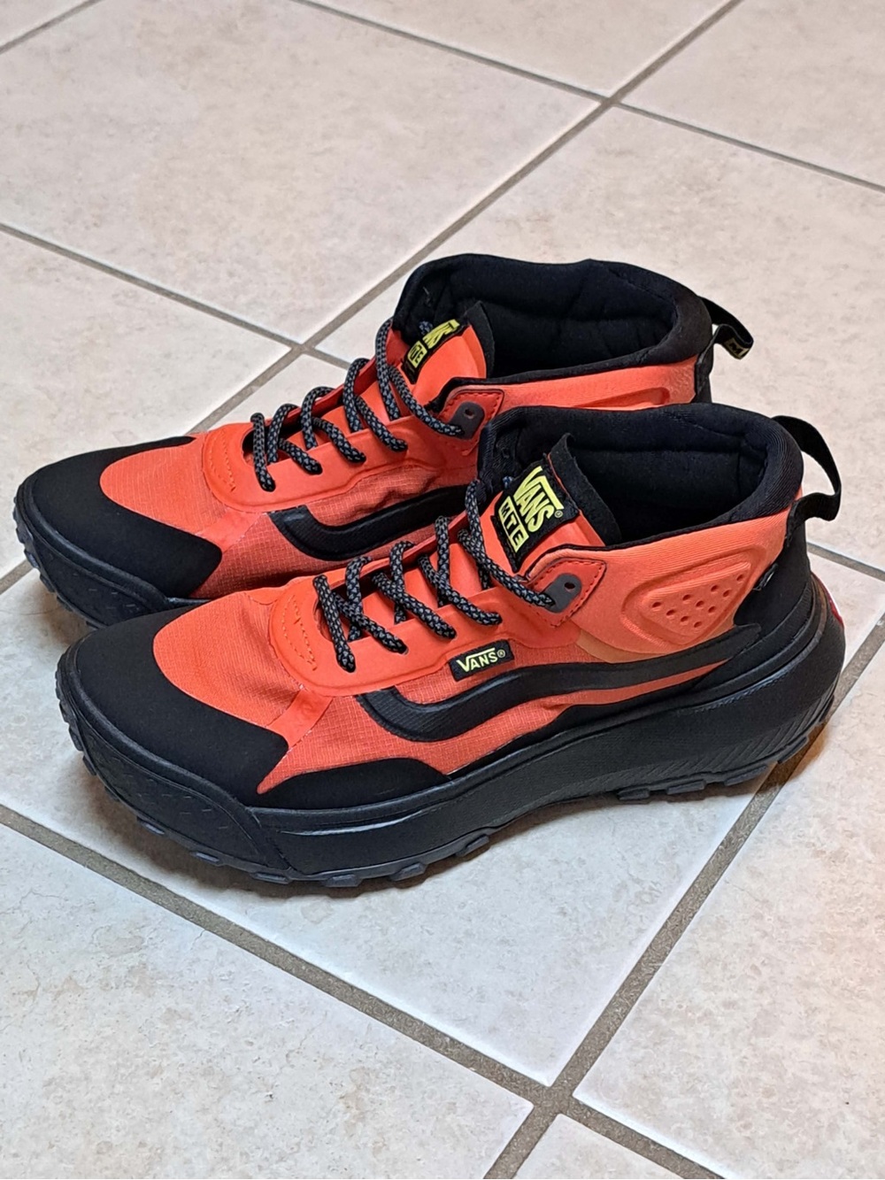 Vans MTE Crosspath Mid All-Weather Terrain Shoes - Men's sz 8 / Wmns sz 9.5